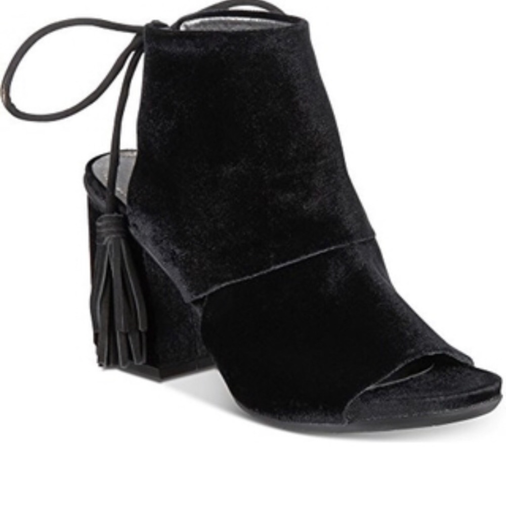 Kenneth Cole Reaction Velvet Sandals